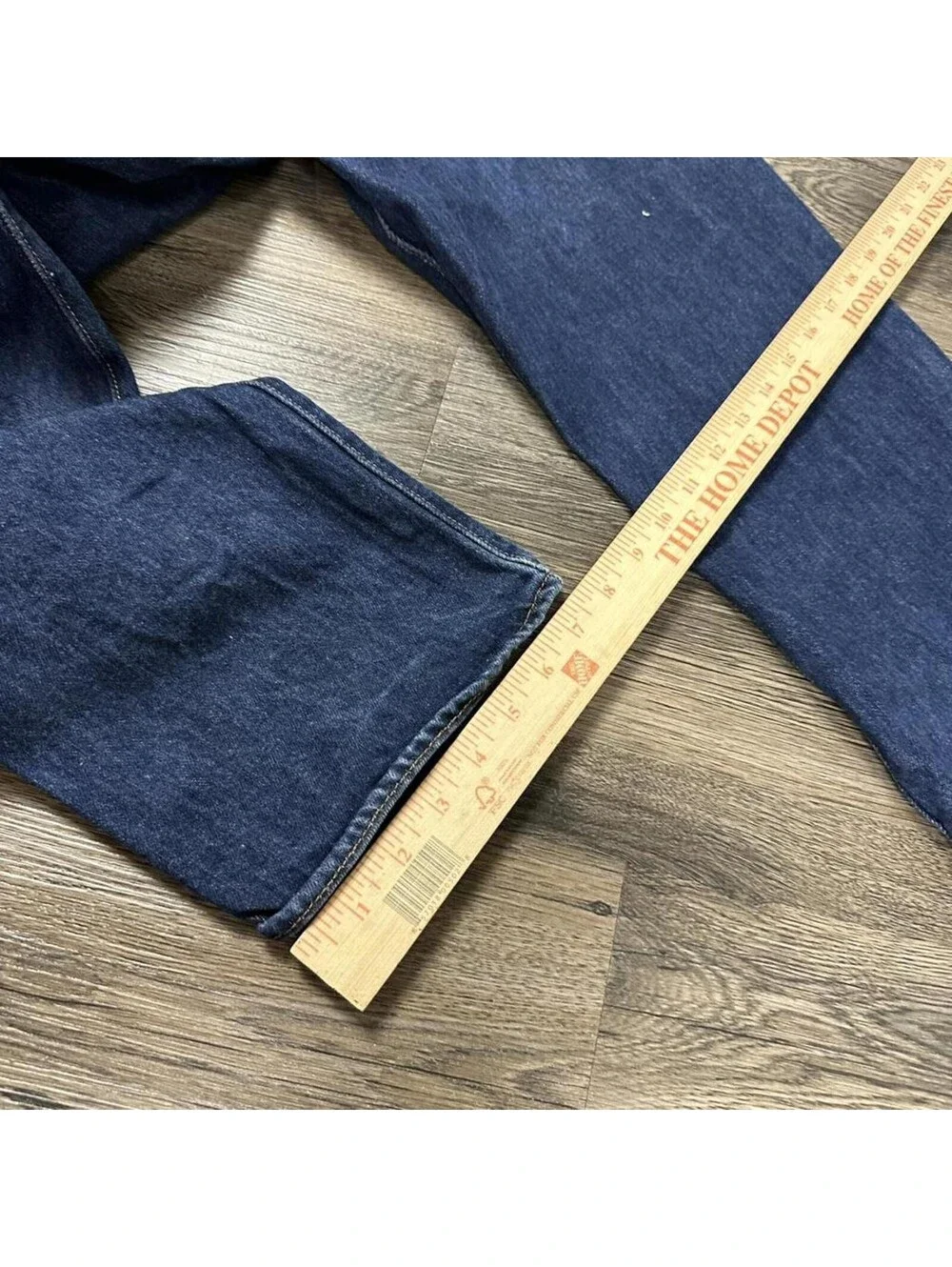 Vintage Levi’s 501 dark blue denim jeans straight fit button fly 32x31
